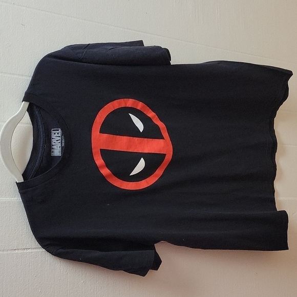 Marvel Deadpool men's large shirt EUC - Picture 2 of 4
